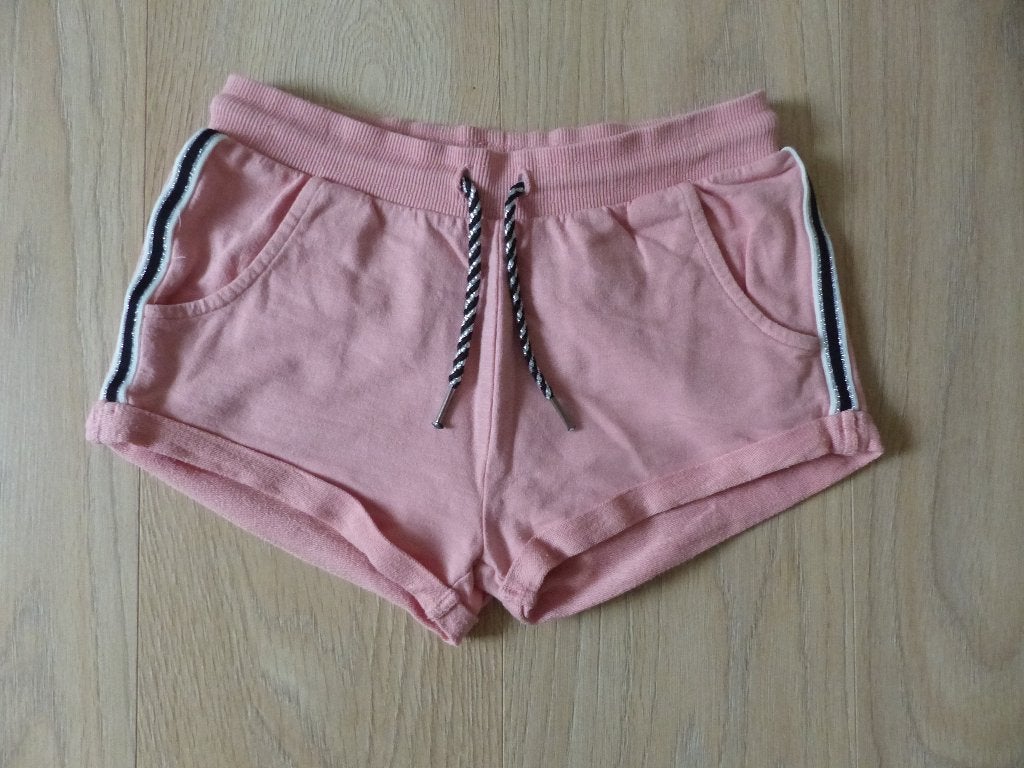 Roze short Hema maat 134/140, Kinderen en Baby's, Kinderkleding | Maat 134, Broek, Meisje, Ophalen of Verzenden, Zo goed als nieuw