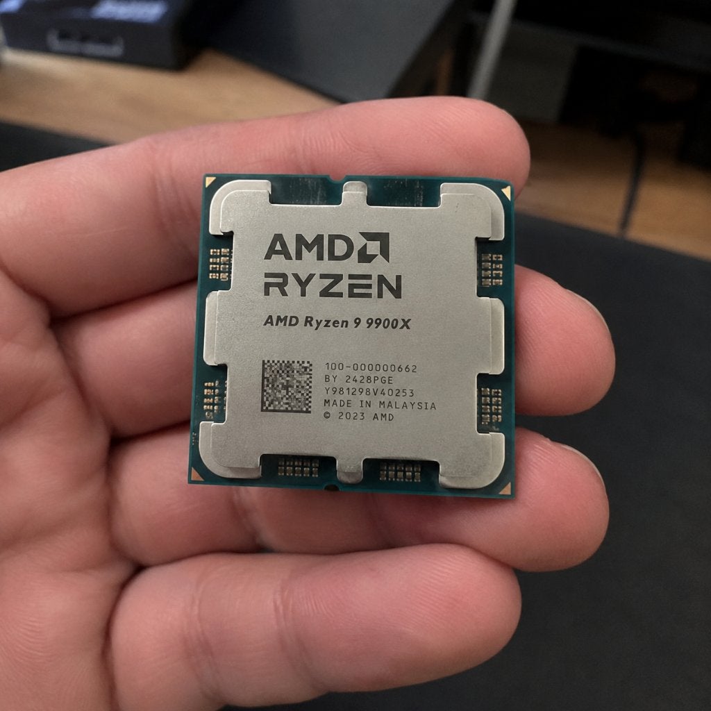 Ryzen 9 9900x, Ophalen of Verzenden, Zo goed als nieuw, 3 tot 4 Ghz