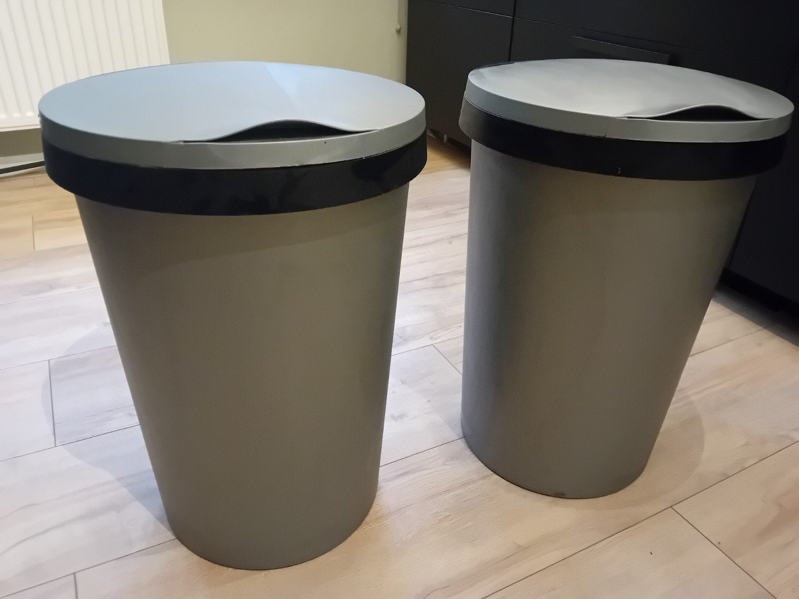 2 Prullenbakken, 40 liter of meer, Ophalen, Gebruikt, Kunststof
