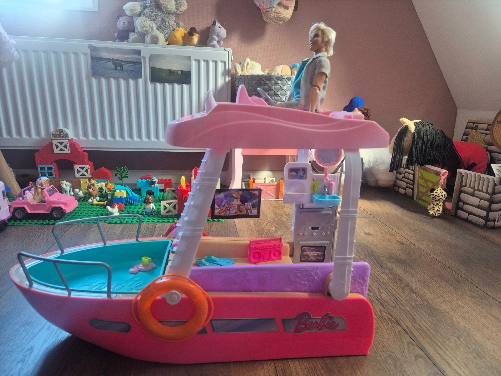 Barbieboot met accessoires - Zo goed als nieuw, Ophalen