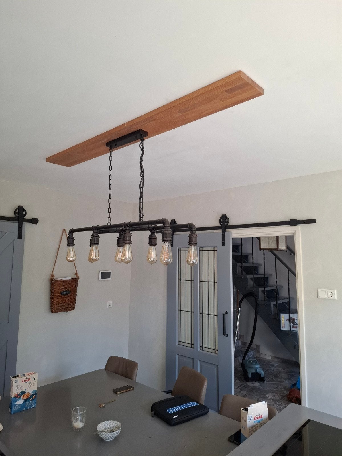 Industriële hanglamp met houten balk en 8 Edison lampen, Ophalen, E27 (groot), Zo goed als nieuw, Industrieel