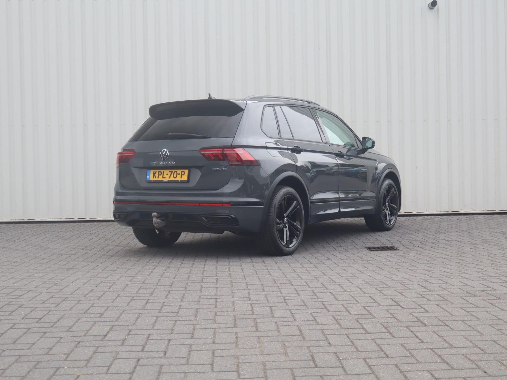 Volkswagen Tiguan 1.4 TSI eHybrid 245pk DSG R-Line Business+, Stof, Euro 6, 4 cilinders, Grijs
