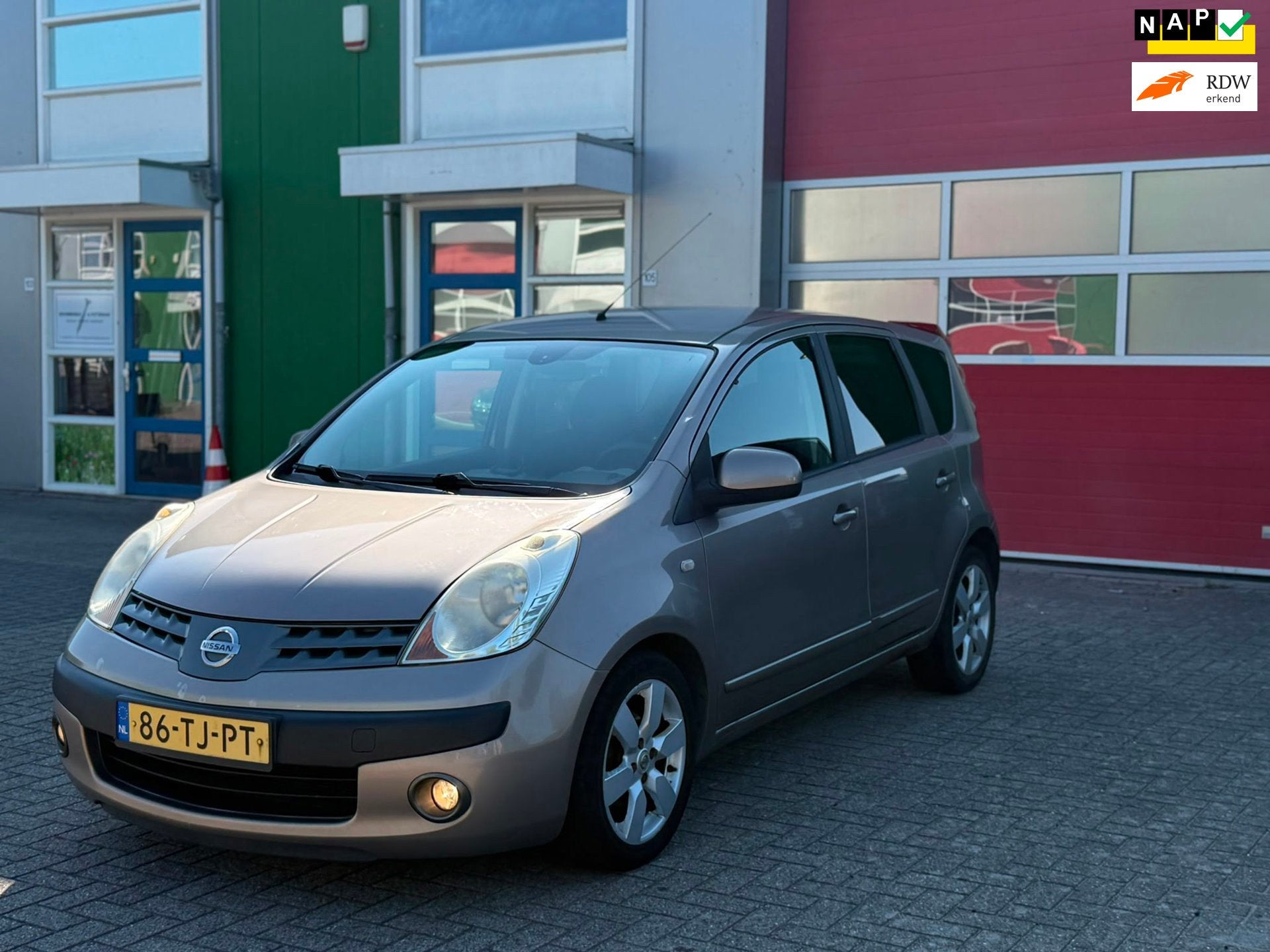 Nissan Note 1.6 First Note AIRCO, Voorwielaandrijving, Gebruikt, Zwart, 4 cilinders
