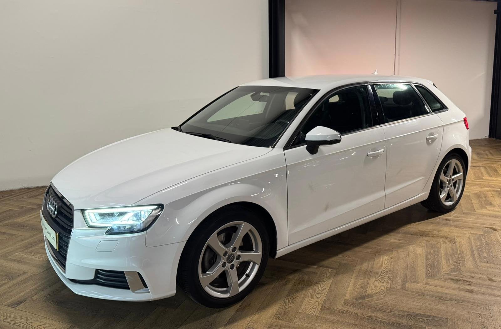 Audi A3 Sportback 1.0 TFSI Sport Lease Edition PDC NAVI, Auto's, Audi, Stof, Gebruikt, 116 pk, Wit