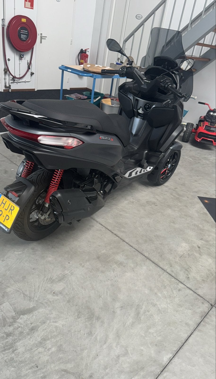 Piaggio MP3 400S sport  - Zo goed als nieuw, Fietsen en Brommers, Ophalen of Verzenden, Zo goed als nieuw, Maximaal 45 km/u