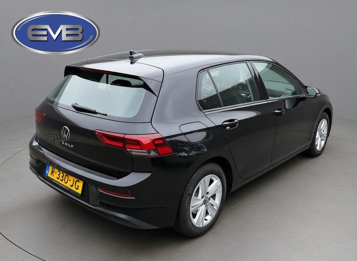 Volkswagen Golf 1.0 TSI Life, digitaal cockpit, stoelverwarm, Auto's, Voorwielaandrijving, Gebruikt, Euro 6, Zwart