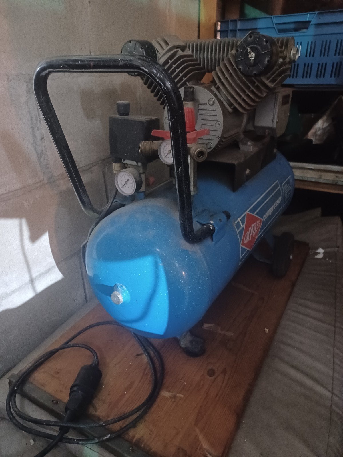 Goed werkende Airpress compressor LM 50-300, Doe-het-zelf en Verbouw, Compressors, Ophalen, Gebruikt, 6 tot 10 bar, 25 tot 100 liter