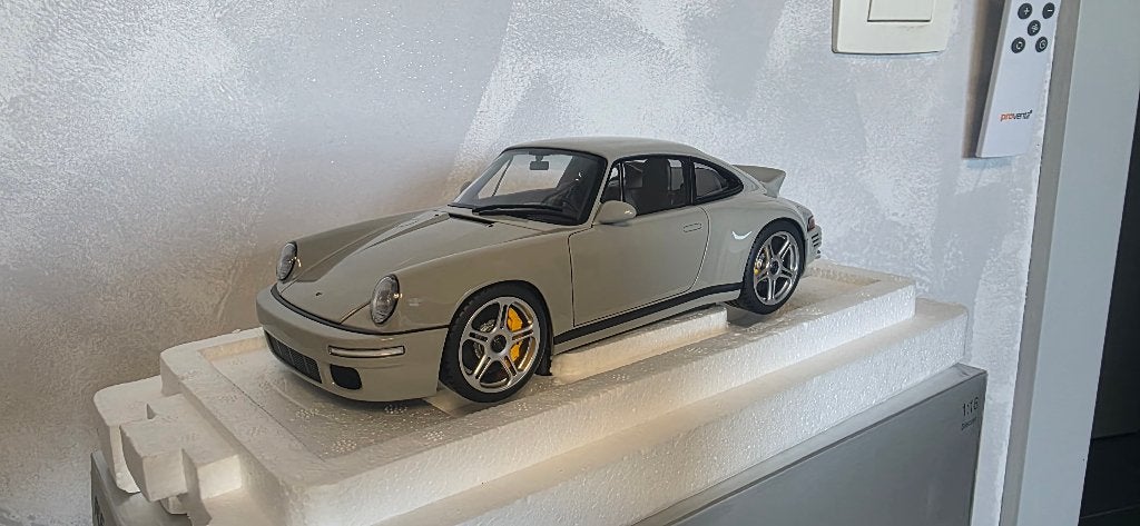 Porsche RUF SCR 911 (964) Chalk grey 1:18 Almost Real, Hobby en Vrije tijd, Modelauto's | 1:18, Ophalen of Verzenden, Zo goed als nieuw