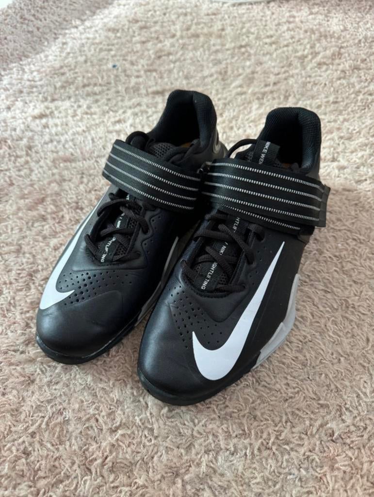 Nike savaleos, Ophalen of Verzenden, Zo goed als nieuw, Zwart