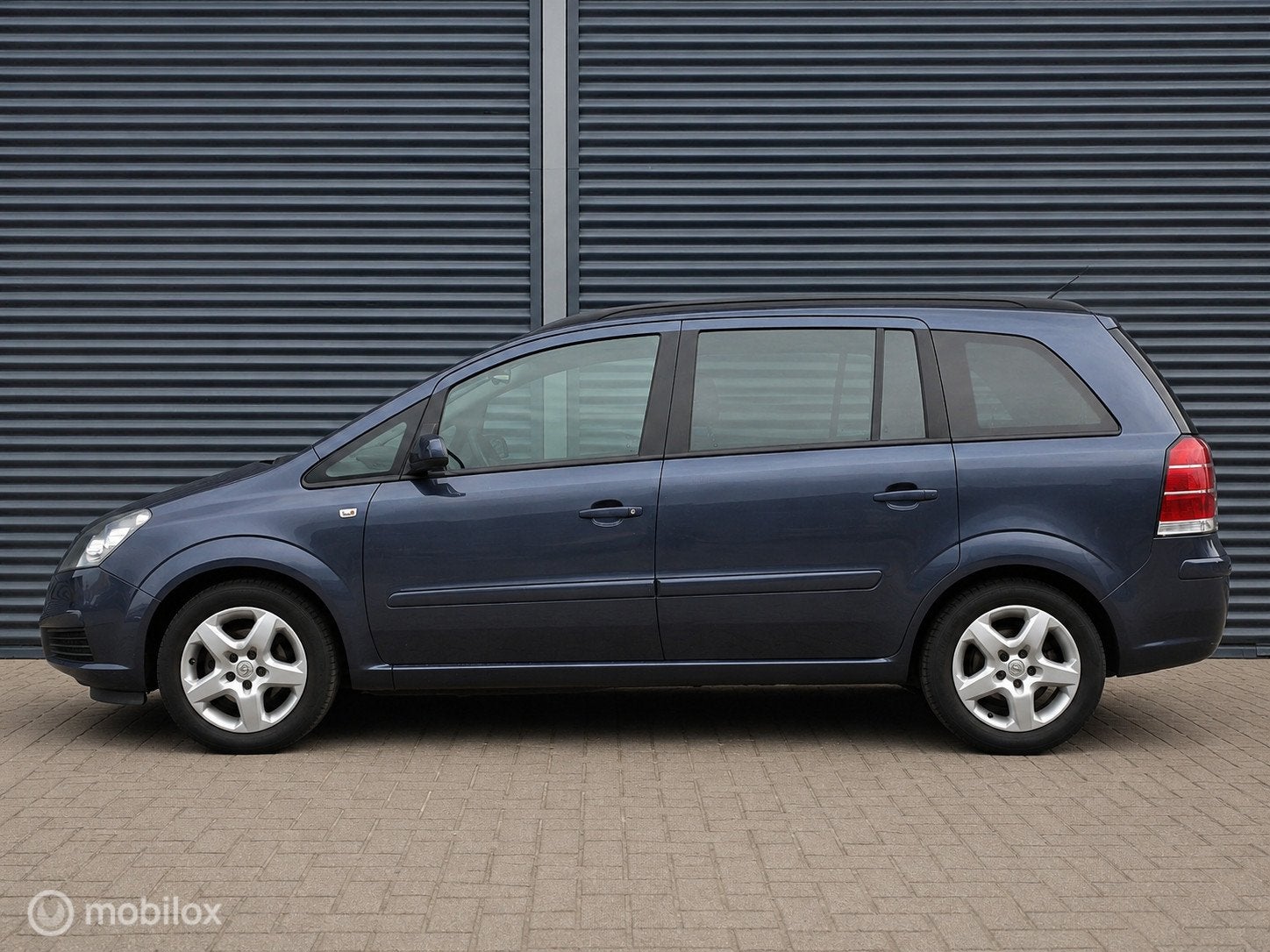 Opel Zafira 1.8 | AIRCO | CRUISE | 2e EIGENAAR | NIEUWE APK, Auto's, Stof, Gebruikt, Zwart, 4 cilinders