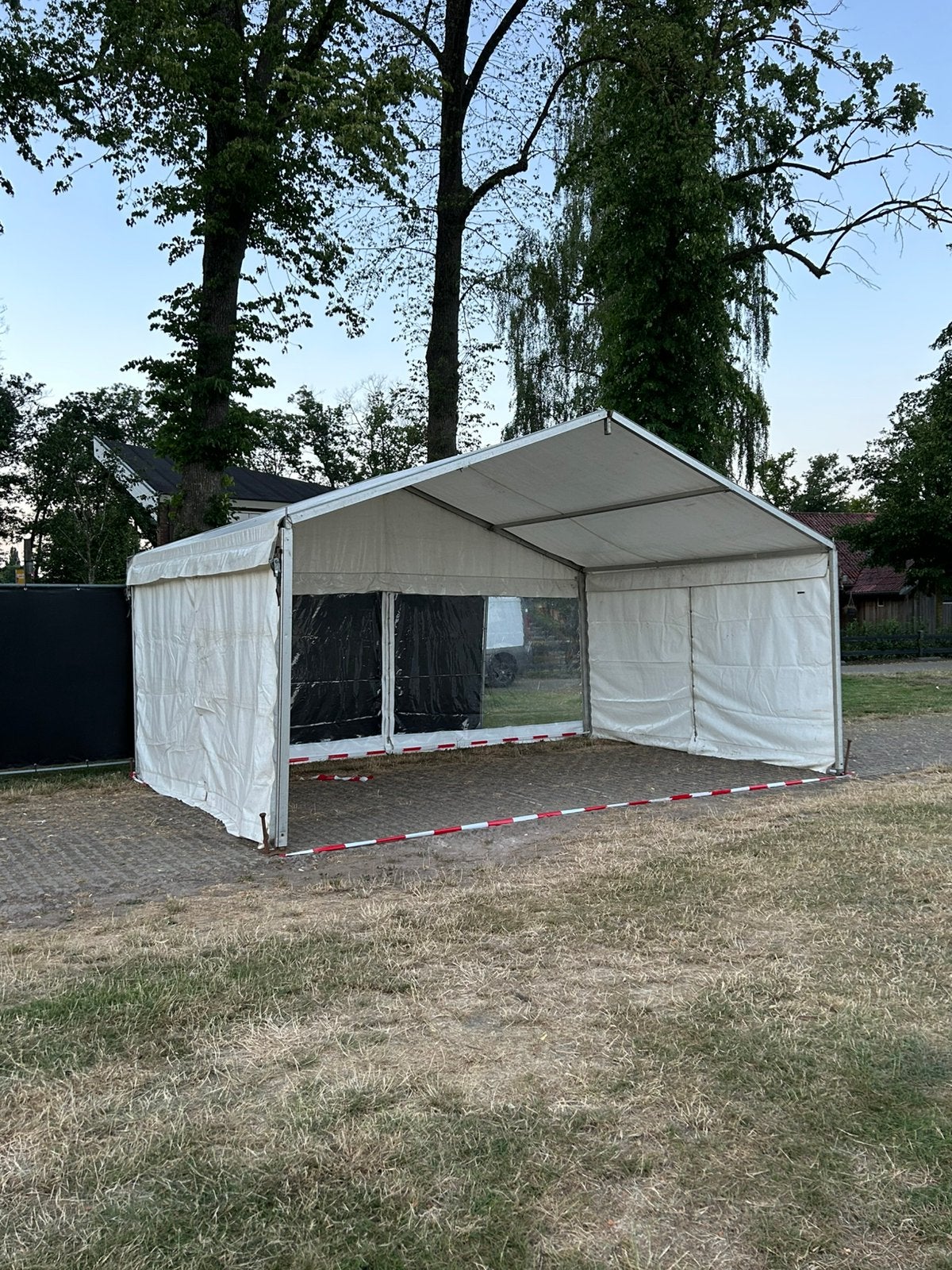 Aluhal 6M breed Te Huur 4M verlengbaar, Tuin en Terras, Partytenten, Partytent, 6 meter of meer, Zo goed als nieuw, 8 meter of meer