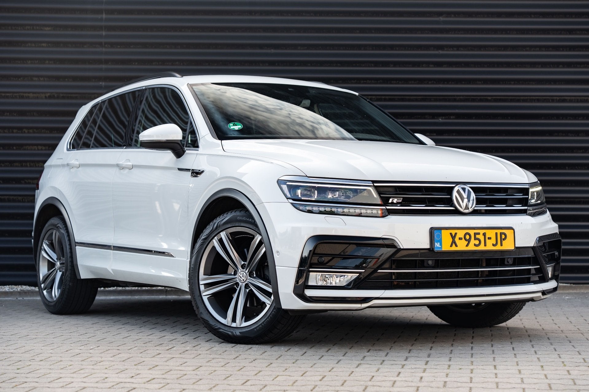 Volkswagen Tiguan 1.4 TSI 3x R-Line / Virtual cockpit / CAME, Dealer onderhouden, 4 cilinders, 150 pk, Alcantara