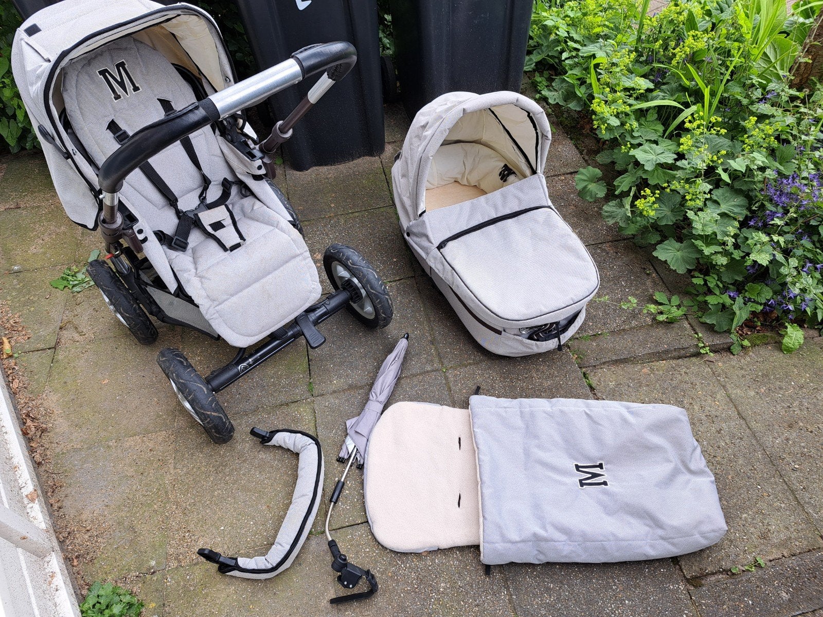 Mutsy kinderwagen set (incl reiswieg, zitje en autostoeltje), Kinderen en Baby's, Kinderwagens en Combinaties, Ophalen, Gebruikt