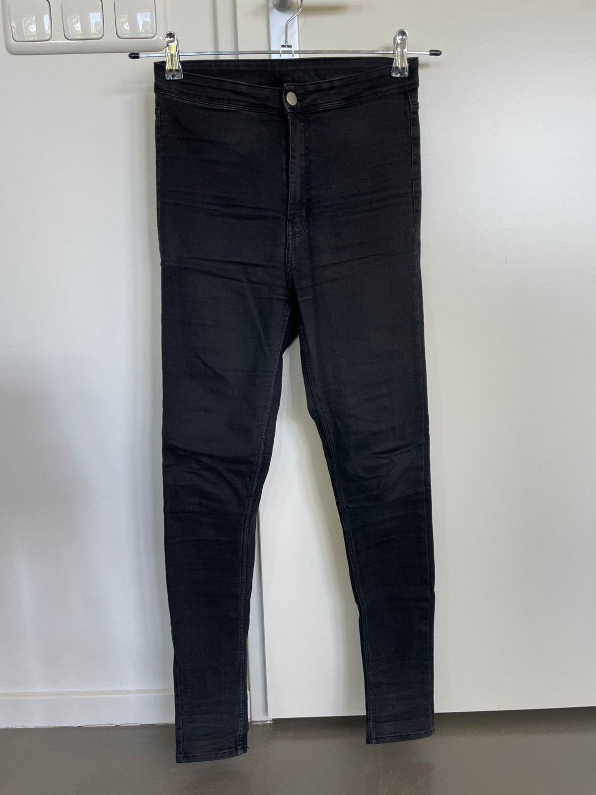 Skinny jeans van H&M, Kleding | Dames, Ophalen of Verzenden, Zo goed als nieuw, Grijs, W27 (confectie 34) of kleiner