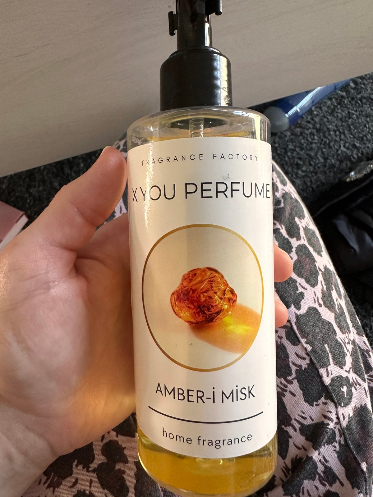 Roomspray / parfum amber en misk, Ophalen of Verzenden, Zo goed als nieuw