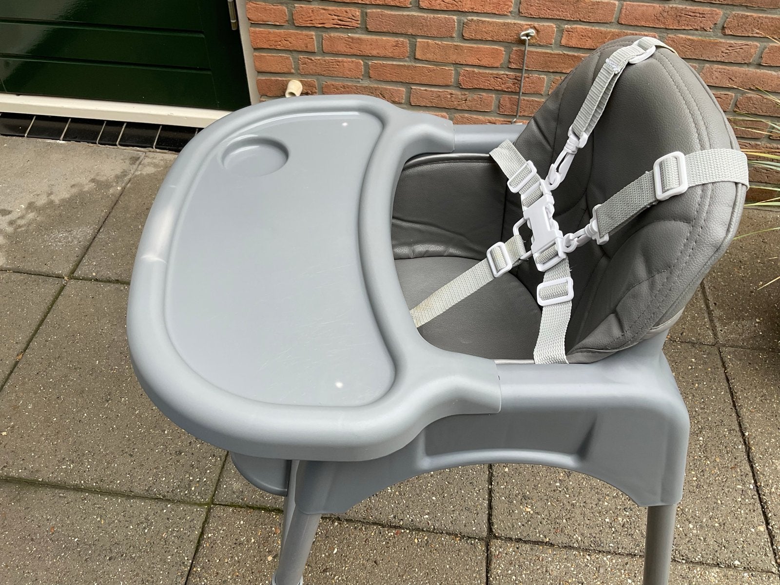 Puck Highchair Matt Grey met Gordel en Eetblad, Kinderen en Baby's, Kinderstoelen, Ophalen, Gebruikt, Overige typen, Afneembaar eetblad