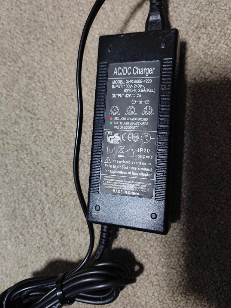 fietslader .AC/DC Oplader Model XHK-800B-4220 (42V, 2.5A), Ophalen of Verzenden, Gebruikt
