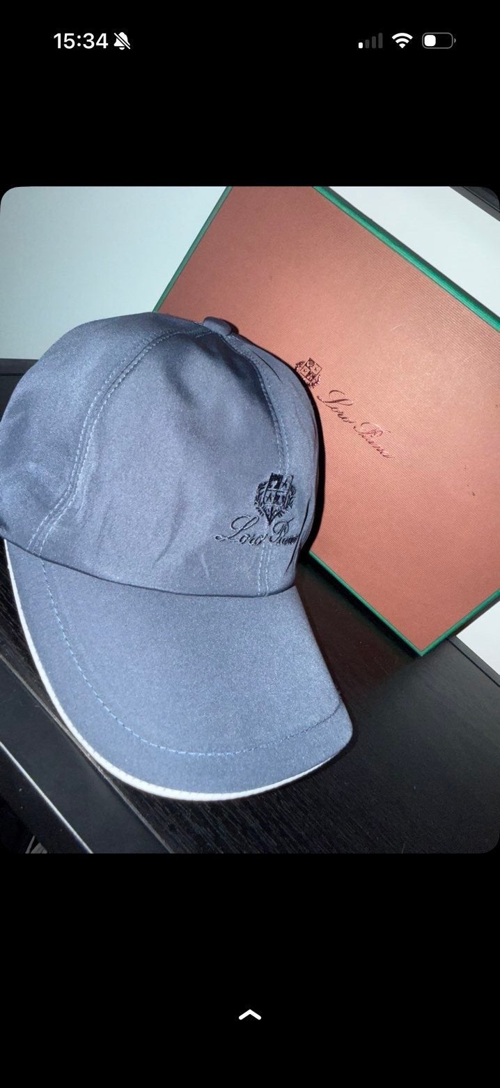 Loro piana pet licht blauw, Ophalen of Verzenden, Zo goed als nieuw