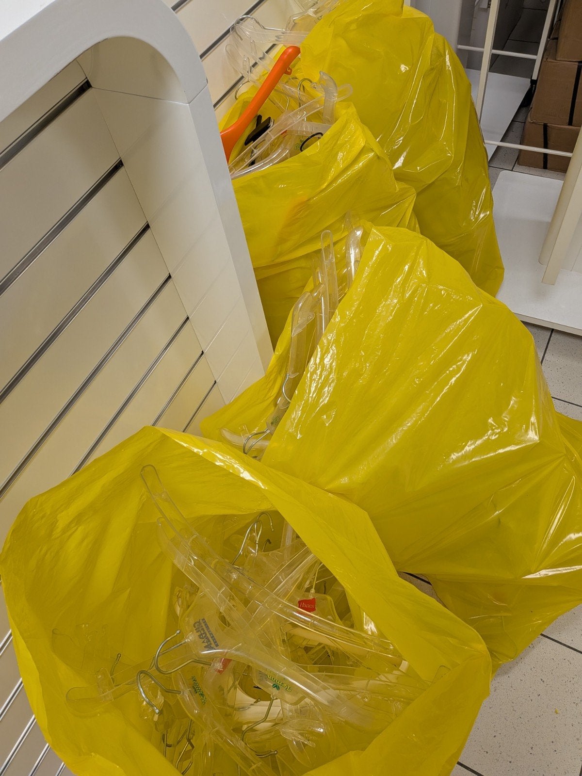 Vier zakken met plastic kledinghangers, Doe-het-zelf en Verbouw, Ophalen, 100 cm of meer, 60 cm of meer, Overige typen