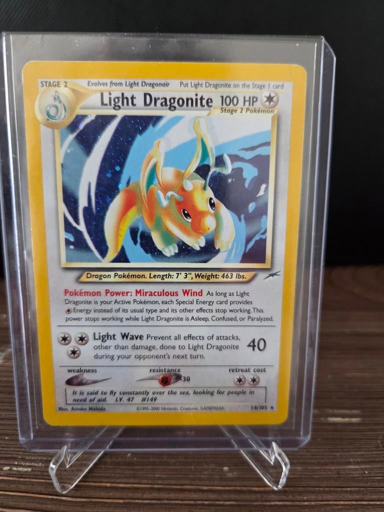 Pokémon Light Dragonite 1st Edition Holo 14/105 Neo Destiny, Hobby en Vrije tijd, Verzamelkaartspellen | Pokémon, Zo goed als nieuw