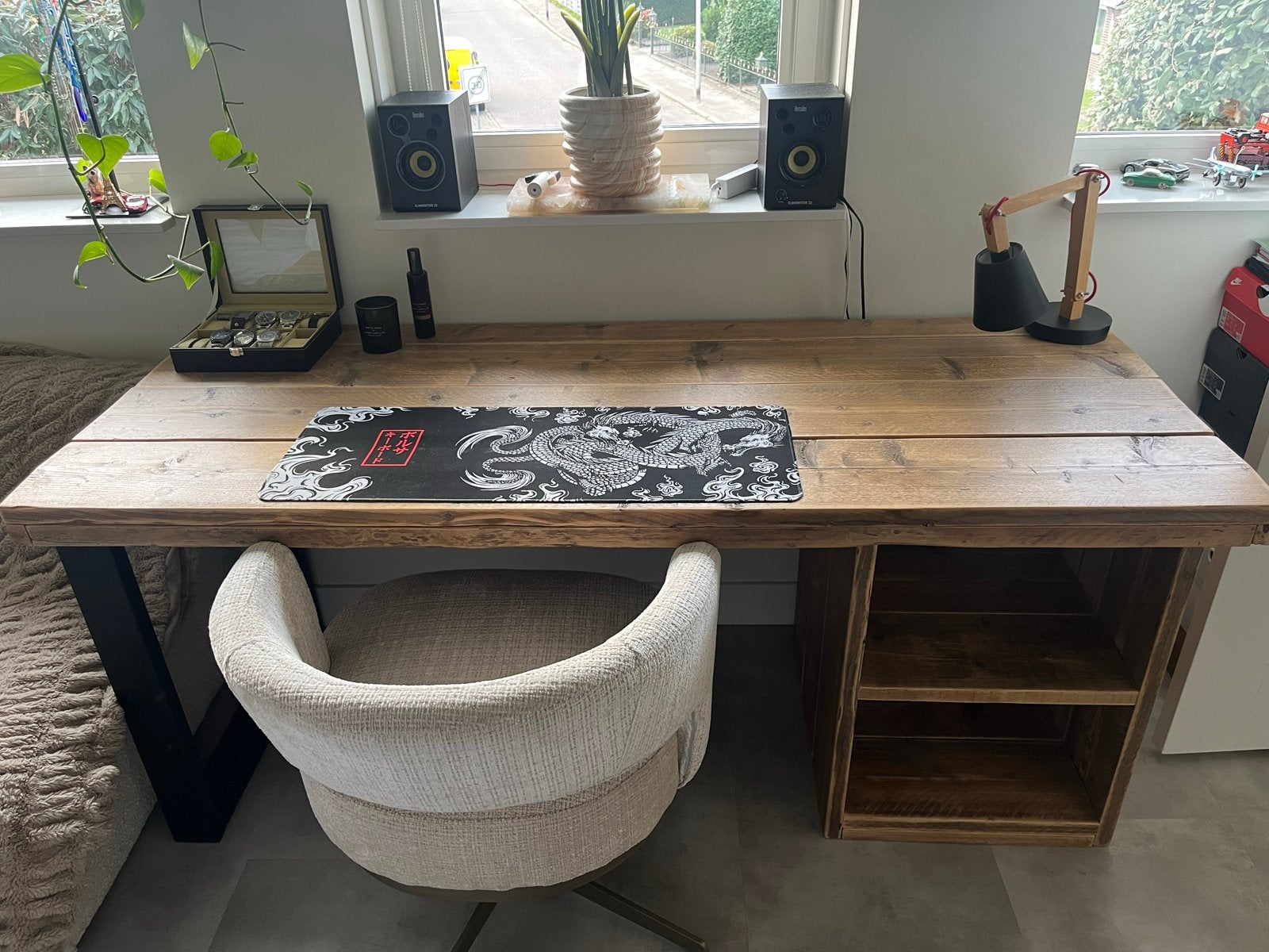 Robuust bureau van steigerhout met opbergruimte, Ophalen, Hout, Bruin, Zo goed als nieuw