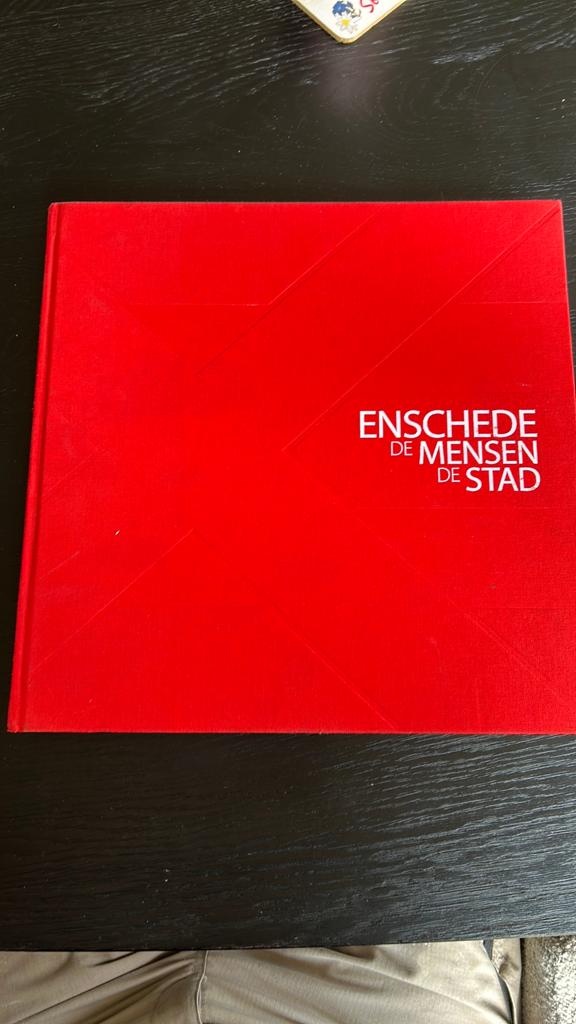 Enschede de mensen de stad, Ophalen of Verzenden, Zo goed als nieuw