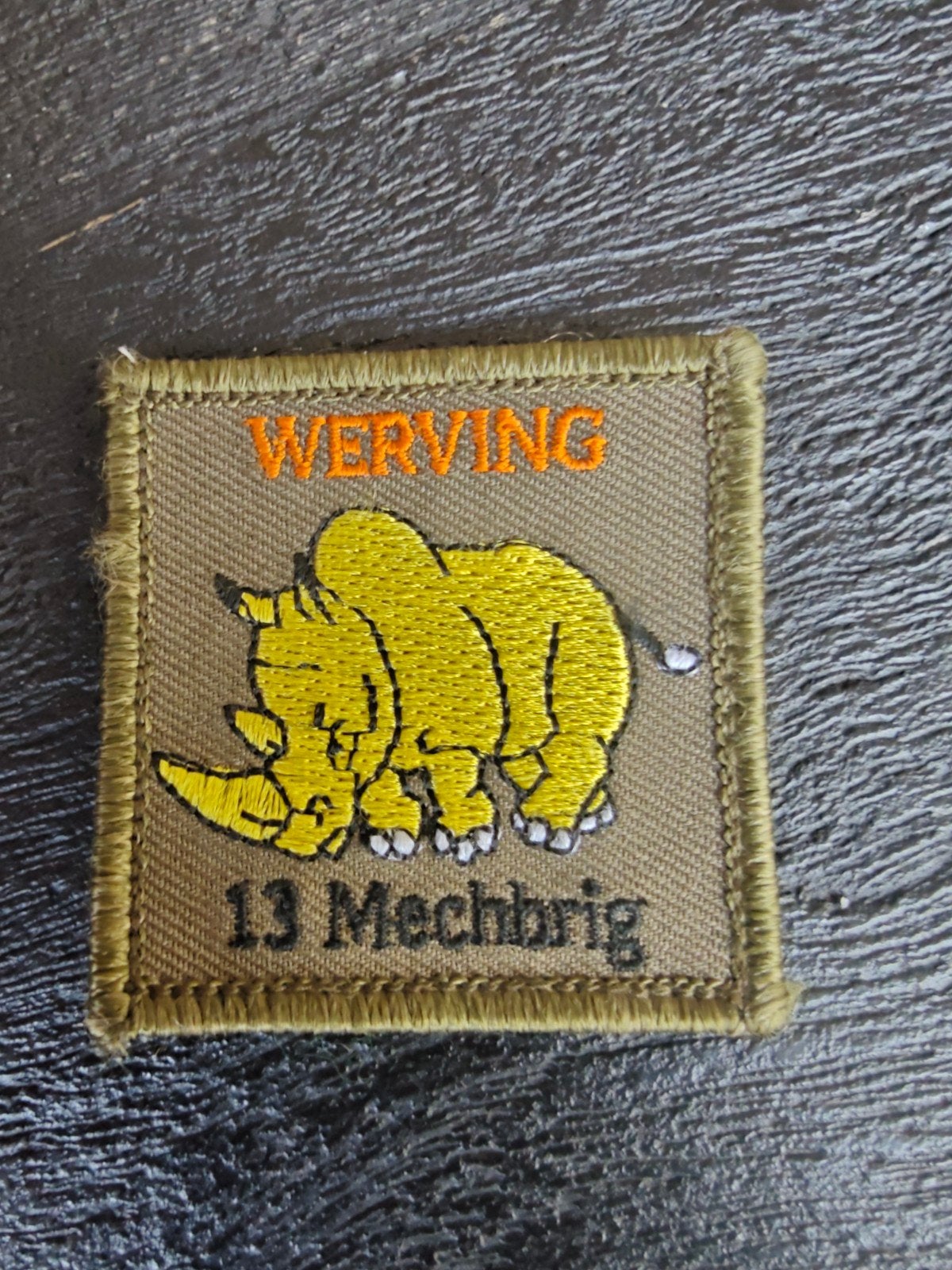 borstembleem Werving 13 Mechbrig met klittenband, Ophalen of Verzenden, Zo goed als nieuw, Embleem, Speld of Insigne
