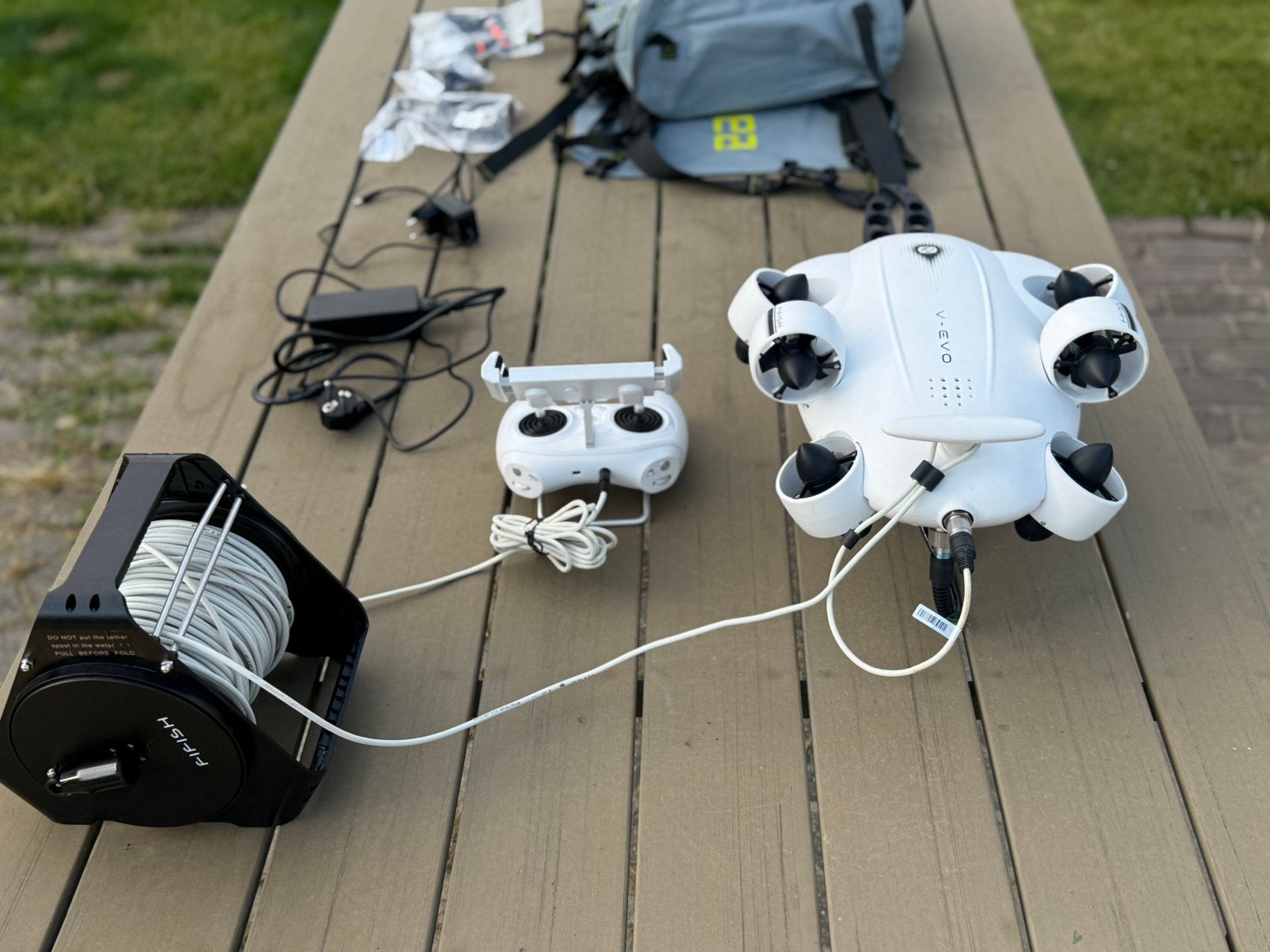 QYSEA FIFISH V-EVO Onderwaterdrone (ROV), Robotarm, rugzak, Ophalen, Minder dan 100 meter, Zo goed als nieuw, Professionele drone