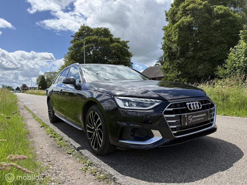 Audi A4 40 TFSI Pro Line / CarPlay / Matrix / ACC / Navi, Stof, Gebruikt, 1984 cc, Zwart