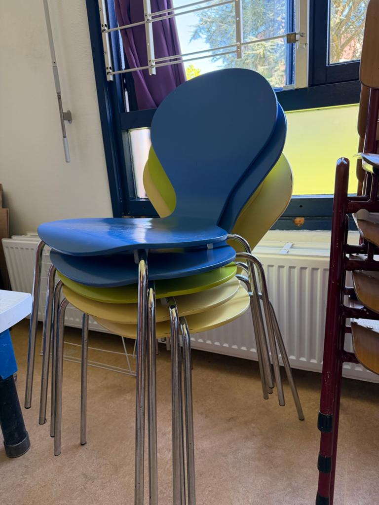 5 Vlinderstoelen - 2x blauw, 2x geel, 1x groen, Ophalen, Kunststof, Gebruikt, Overige kleuren