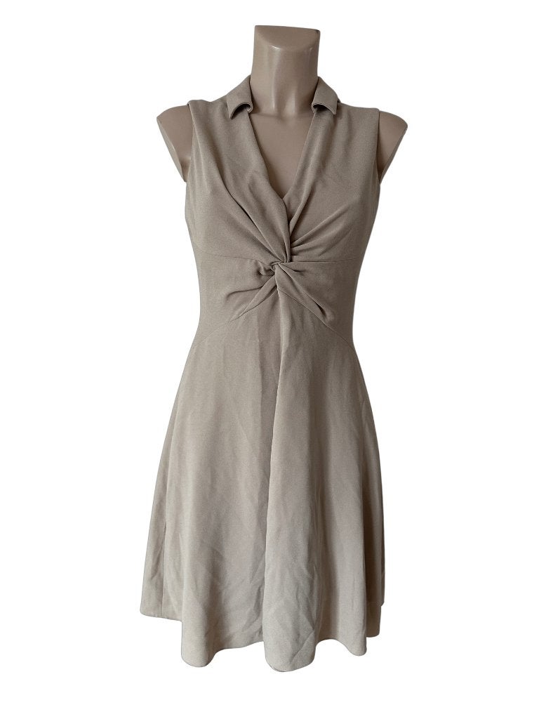 Karen Millen jurk S, Beige, Ophalen of Verzenden, Zo goed als nieuw, Boven de knie