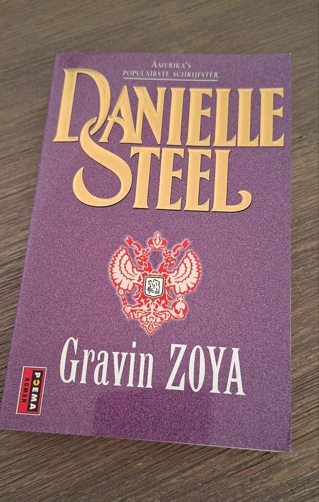 Danielle Steel "Gravin Zoya", Ophalen of Verzenden, Zo goed als nieuw