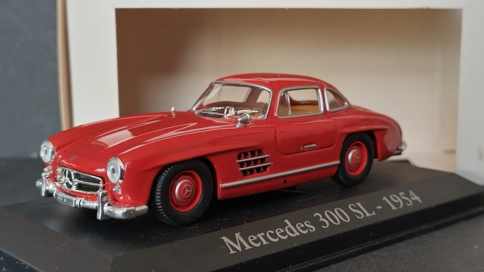 Mercedes Benz 300 SL Gullwing Rood 1:43 RBA Collections Pol, Overige merken, Auto, Verzenden, .