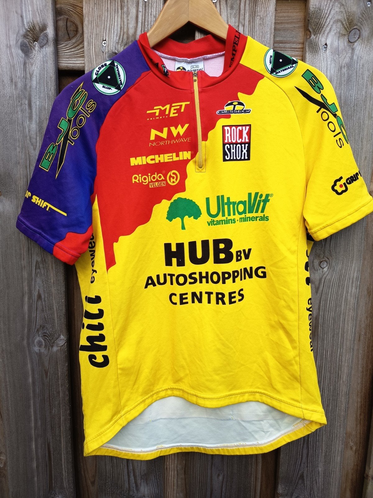 Wielershirt, Ophalen, Bovenkleding