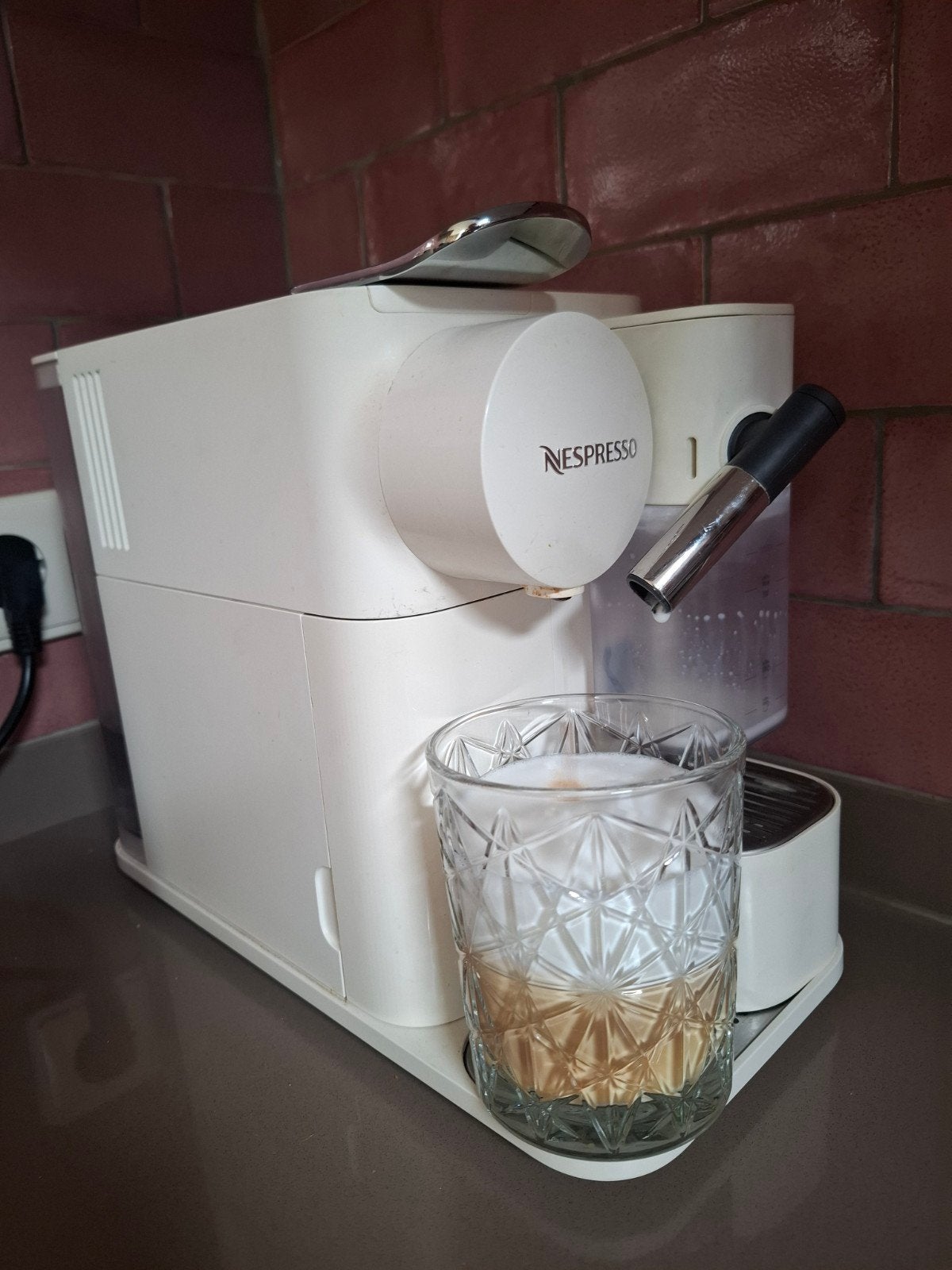 De'Longhi Nespresso Lattissima One, Witgoed en Apparatuur, Koffiezetapparaten, Ophalen, Gebruikt, 1 kopje, Combi