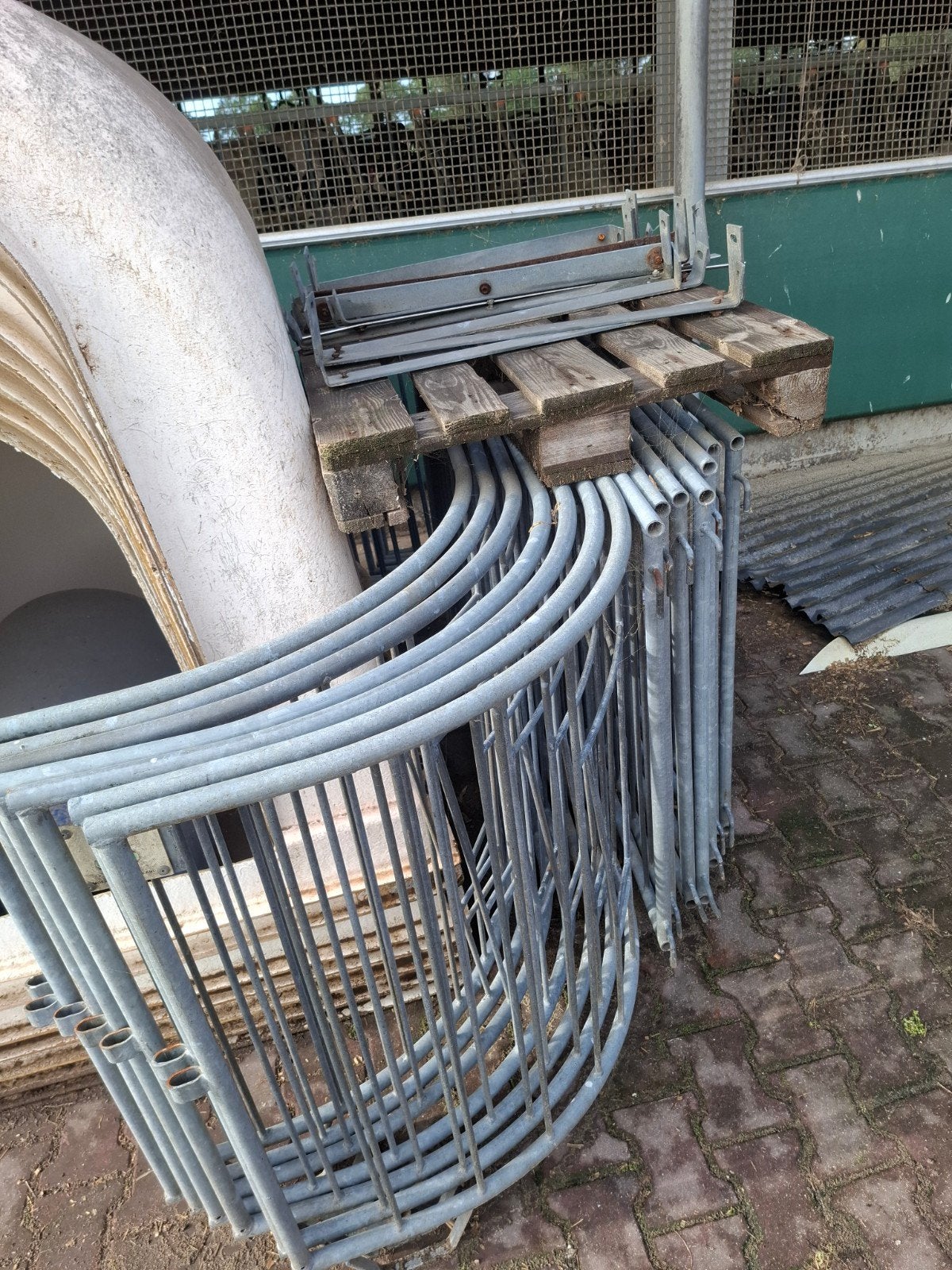 Kalverhutjes met hekwerk, Ophalen, Gebruikt