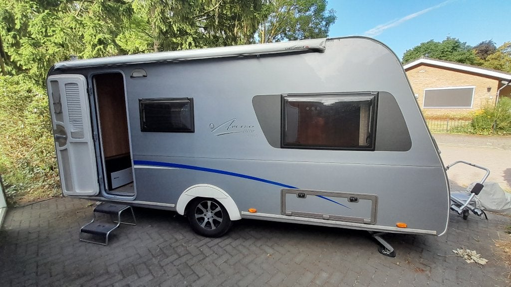 Mooie Bürstner Averso Fifty 450 TS met GROTE koelkast, Particulier, Bürstner, Vast bed, 5 tot 6 meter