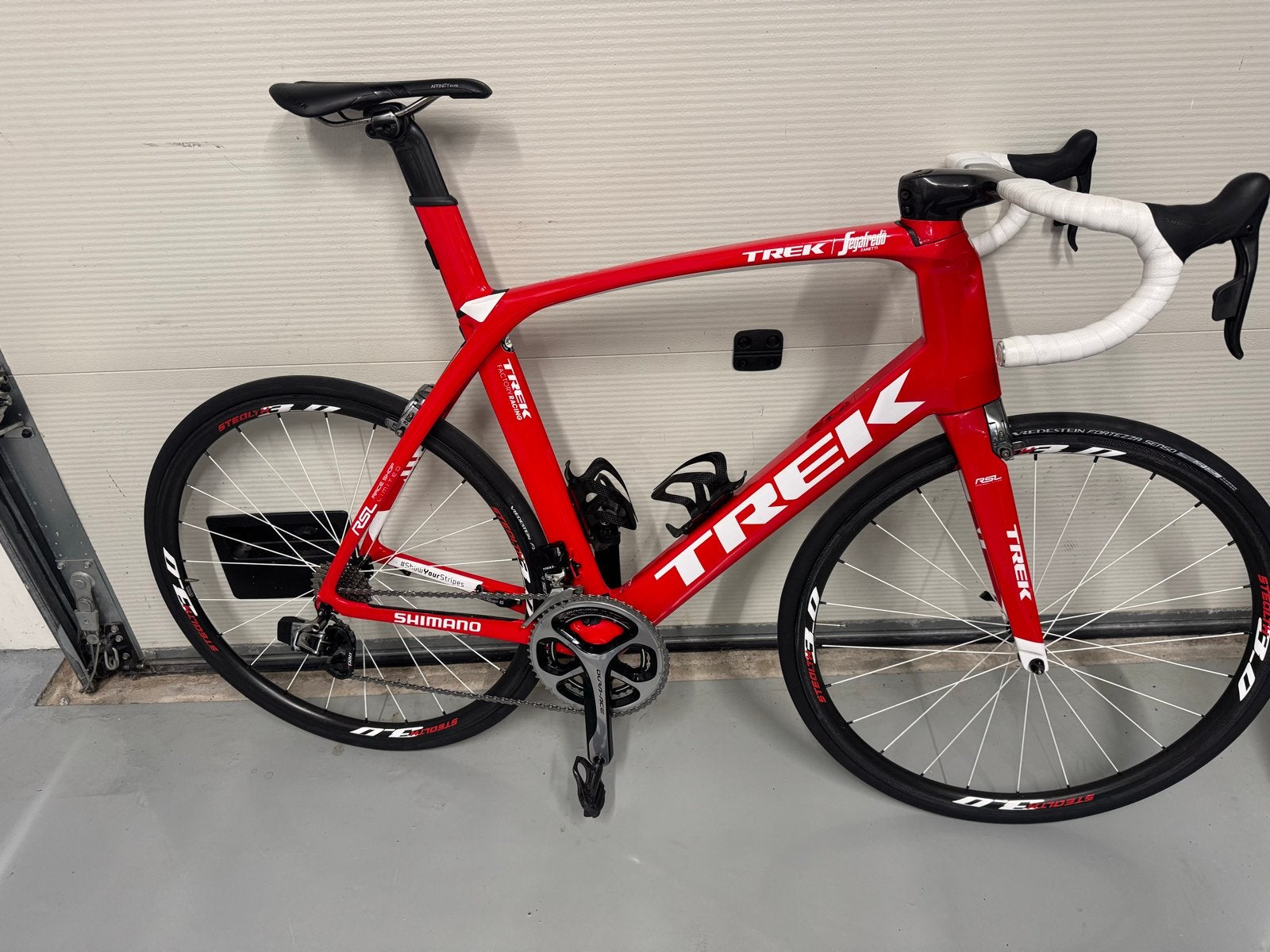 Trek Madone Team Issue racefiets - SRAM RED eTap AXS, 28 inch, Carbon, Zo goed als nieuw, 61 tot 65 cm