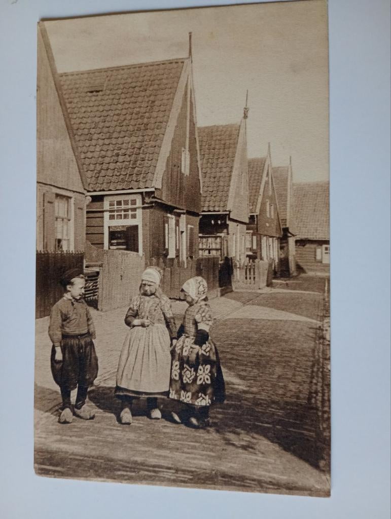 Marken Dorpsstraat Kind in Klederdracht, Ophalen of Verzenden, Voor 1920, Ongelopen, Noord-Holland