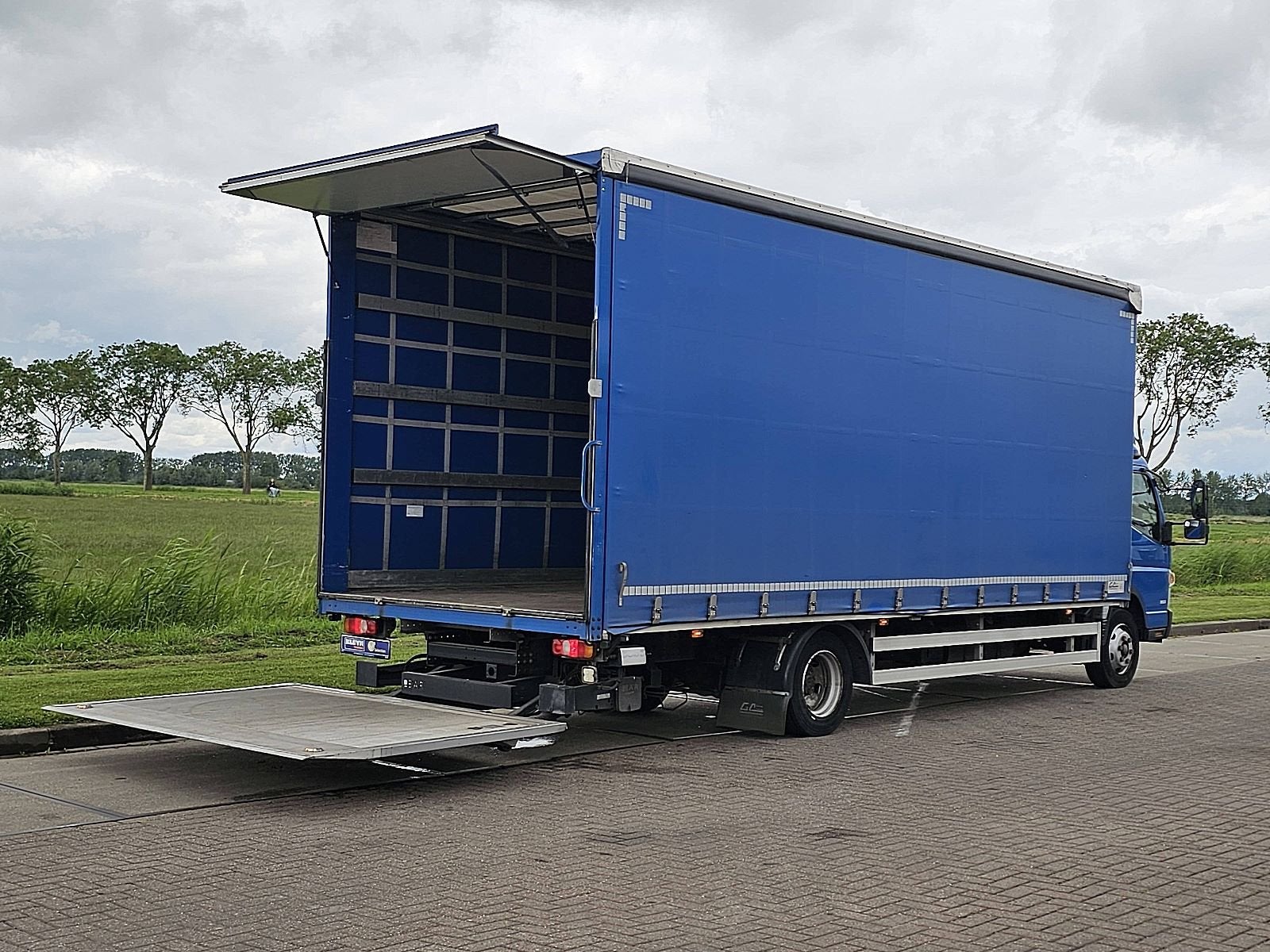 FUSO CANTER 7C18 manual airco lift, Euro 6, Blauw, Bedrijf, 175 pk