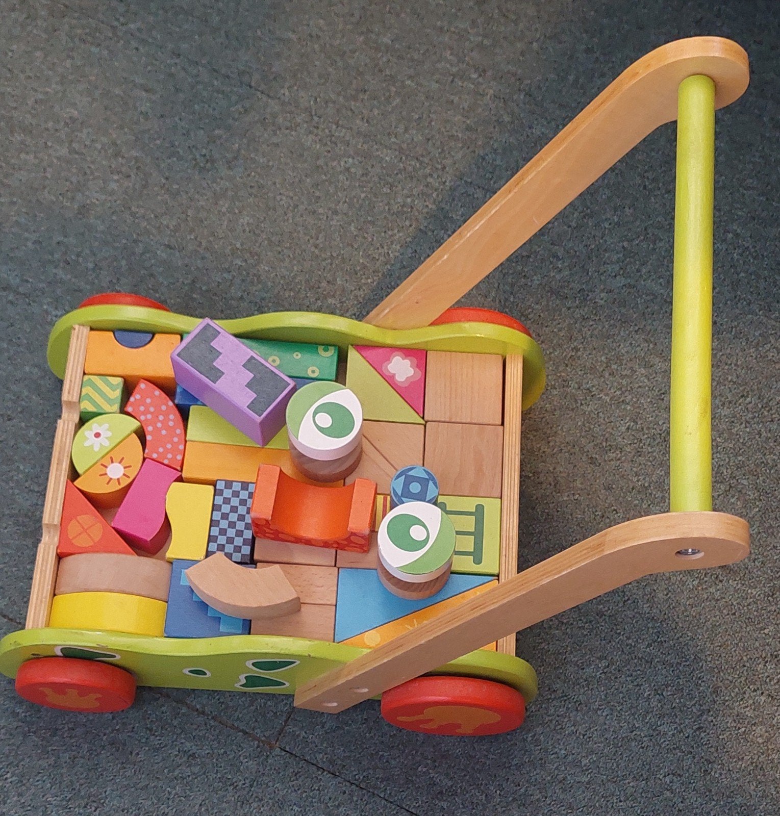 Loopkar met blokken, Kinderen en Baby's, Ophalen, Zo goed als nieuw, Duw- of Trekspeelgoed