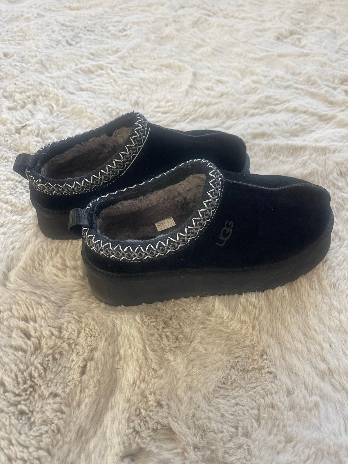 Originele TAZZ II UGGS Pantoffels -zwart maat 39, Kleding | Dames, Schoenen, Ophalen of Verzenden, Zo goed als nieuw, Zwart, Pantoffels of Sloffen
