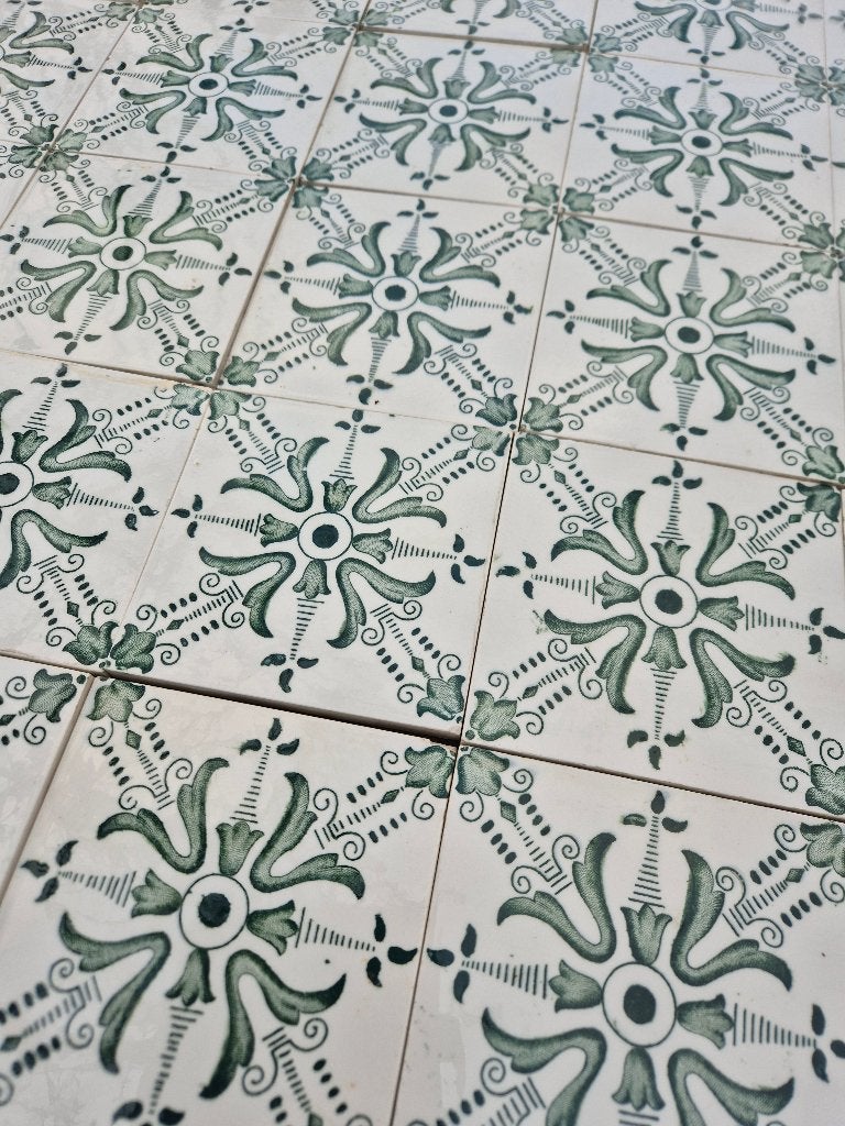 58 stuks Antieke wandtegels Boch 12x12cm blauwgroen decor, Antiek en Kunst, Antiek | Wandborden en Tegels, Ophalen