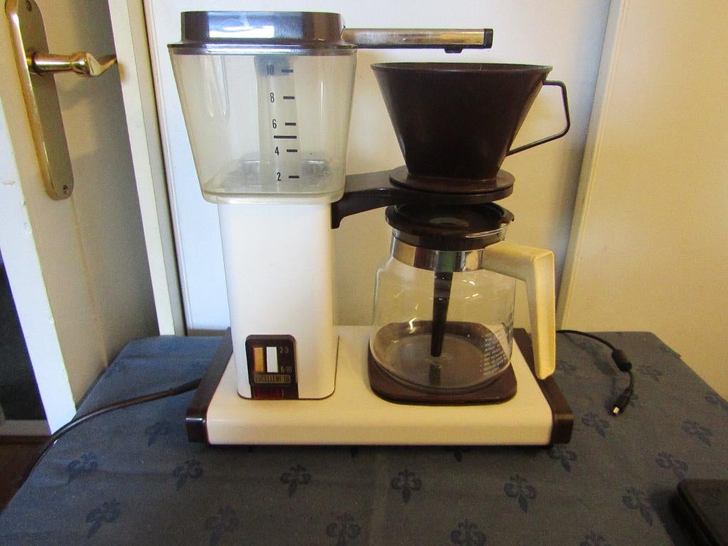 Een Douwe Egberts koffiemachine, Witgoed en Apparatuur, 10 kopjes of meer, Koffiemachine, Gemalen koffie, Ophalen of Verzenden