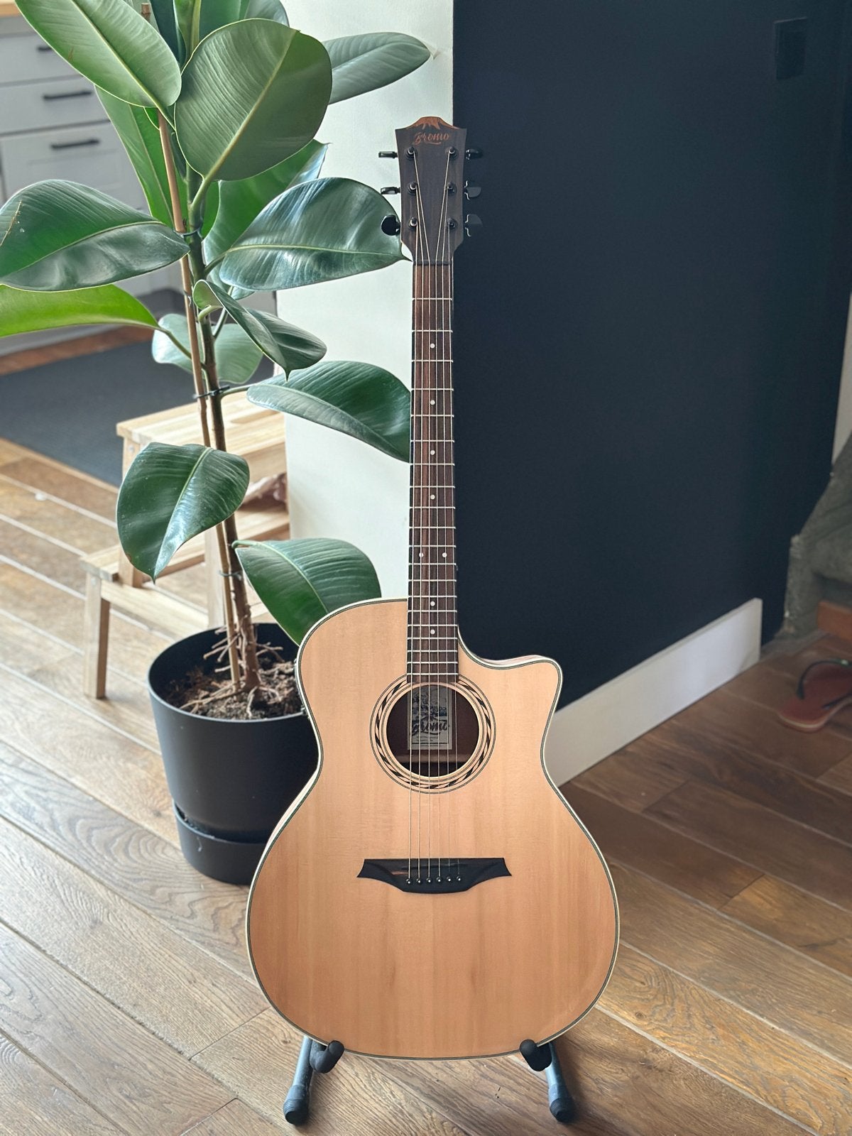 Bromo BAA2CE Appalachian Series elektro-akoestische gitaar, Muziek en Instrumenten, Ophalen, Zo goed als nieuw, Western- of Steelstringgitaar