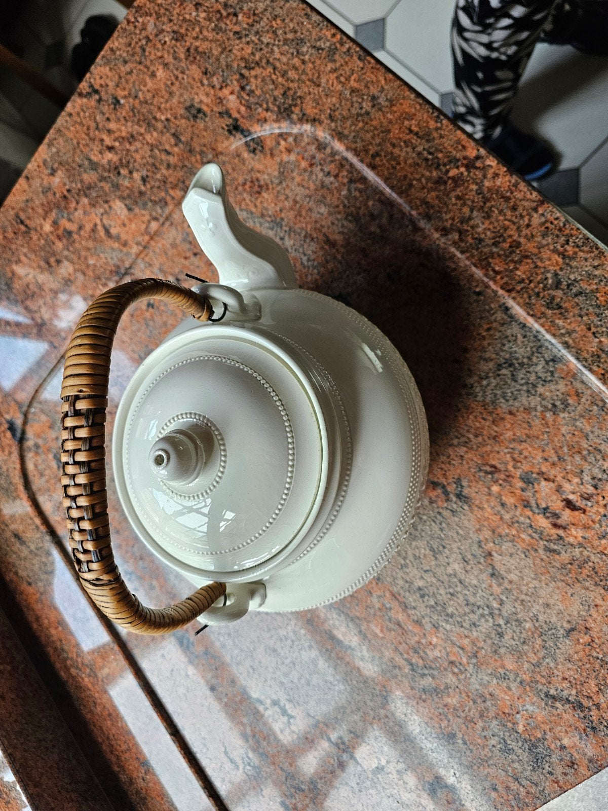 Vintage Maastrichtse Aardewerk Theepot met Rotan Handvat, Ophalen
