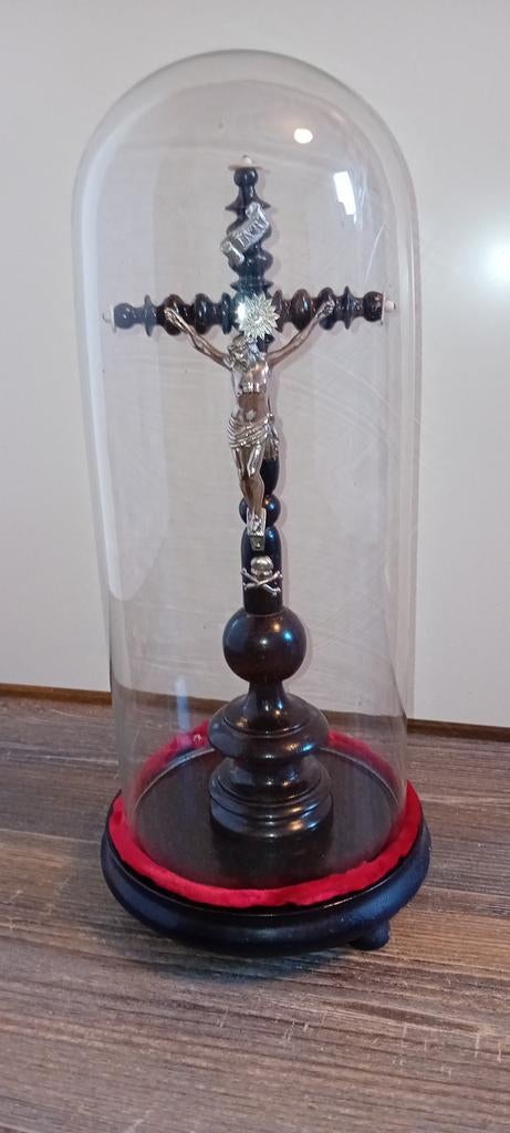 Antiek Kruisbeeld onder Stolp - 43cm Hoog, Antiek en Kunst, Antiek | Religie, Ophalen