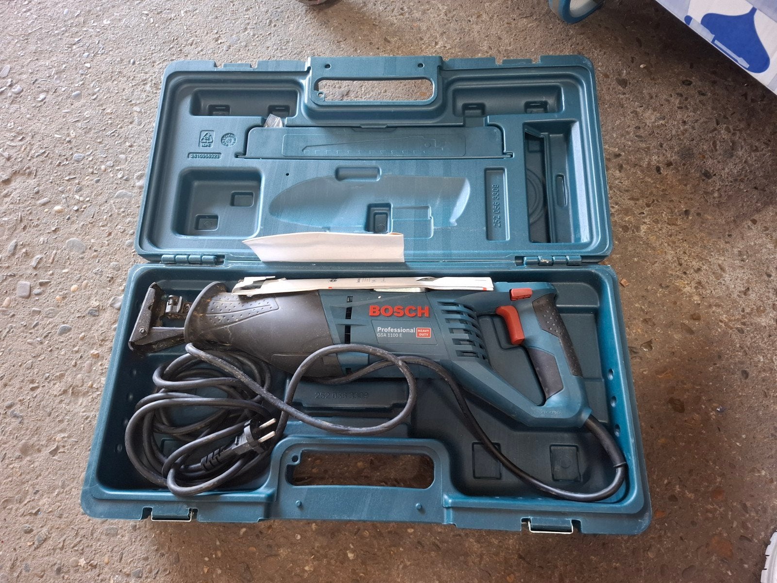 Bosch Professional GSA 1100 E Reciprozaag, Robert-Bosch-Platz 1, 70178 Stuttgart, Duitsland, Gebruikt, 70 mm of meer, Reciprozaag