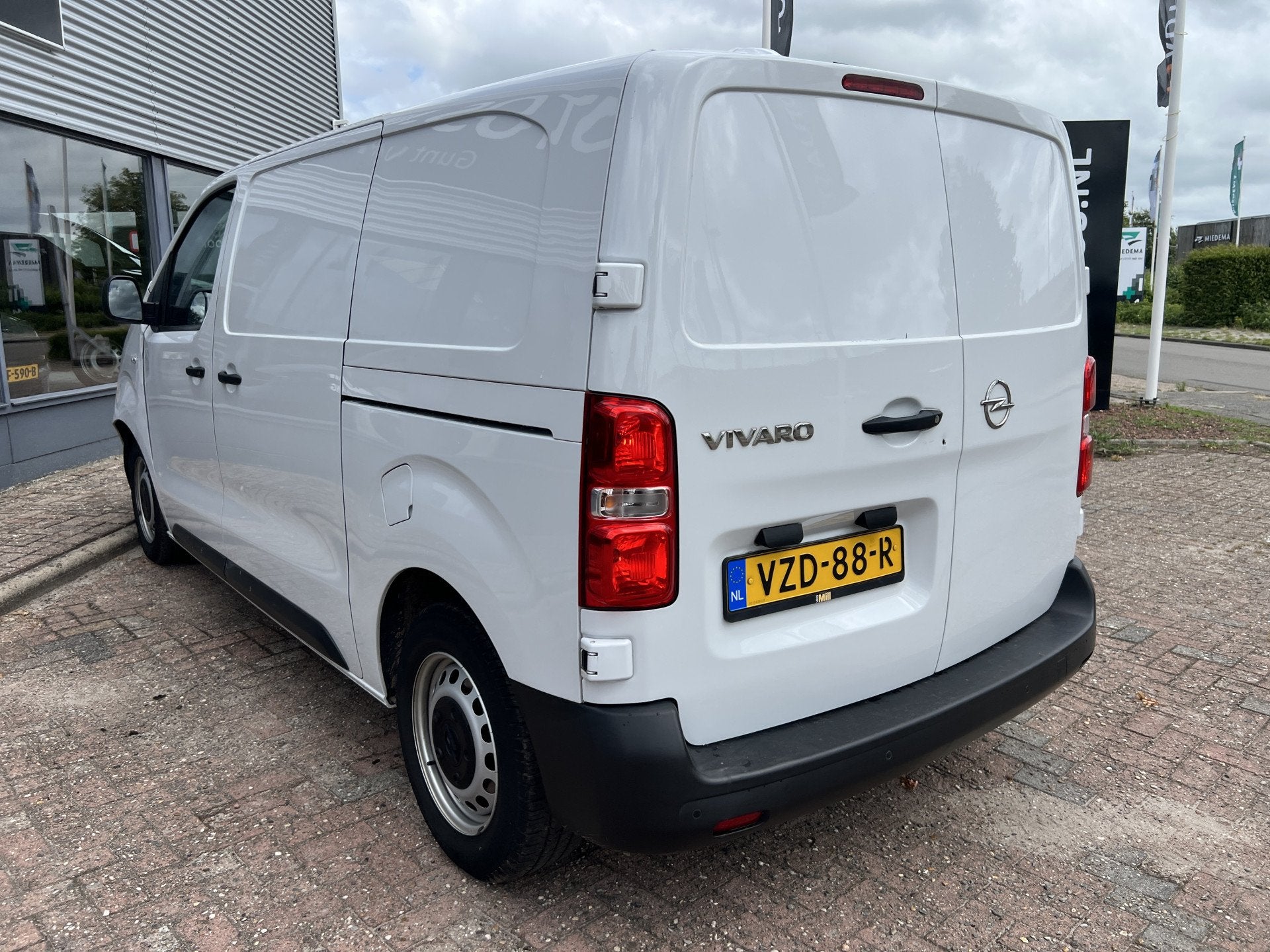 Opel Vivaro 2.0 BlueHDi L2H1 Automaat (bj 2023), Stof, Gebruikt, 4 cilinders, Wit