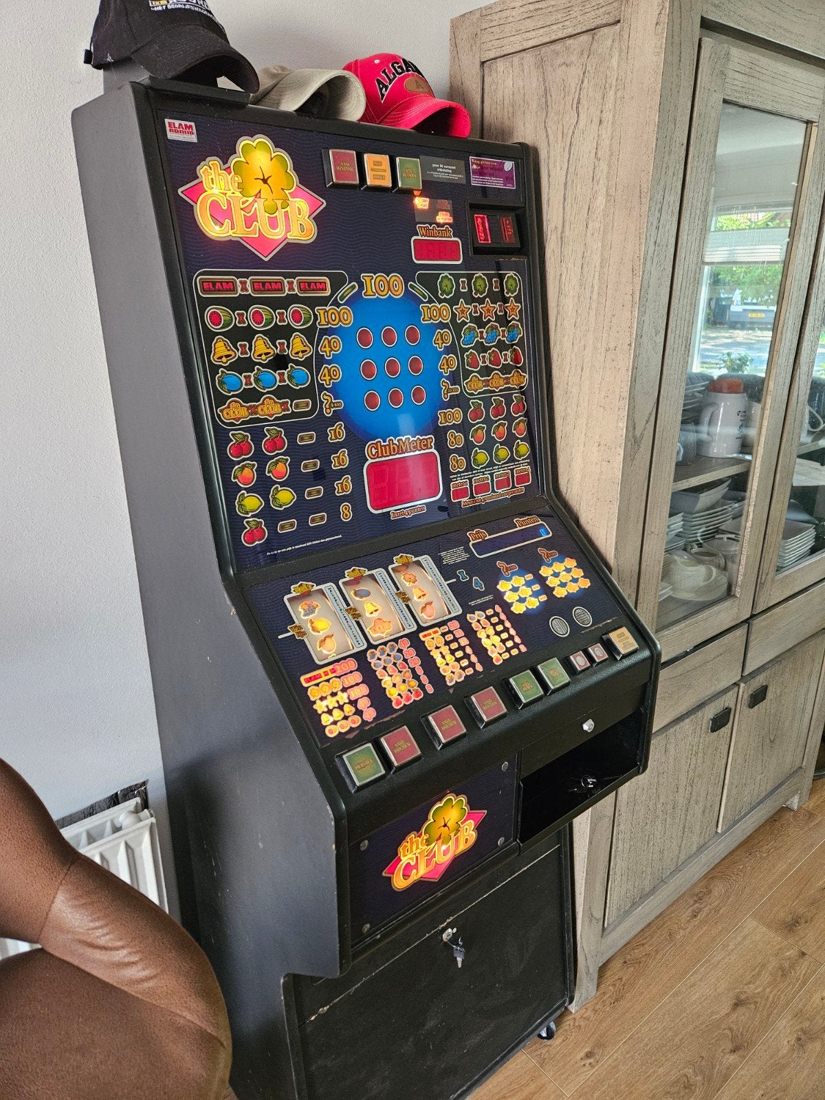 Elam Group 'The Club' fruitautomaat, Verzamelen, Automaten | Gokkasten en Fruitautomaten, Euro, Ophalen, Gebruikt, Met sleutels